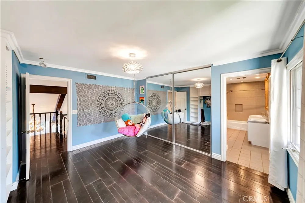 5441 Calvin Avenue Tarzana, CA 91356