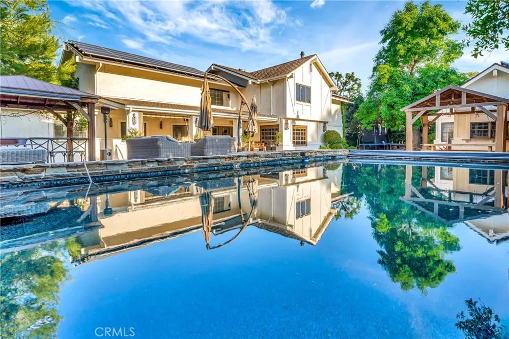 5441 Calvin Avenue Tarzana, CA 91356