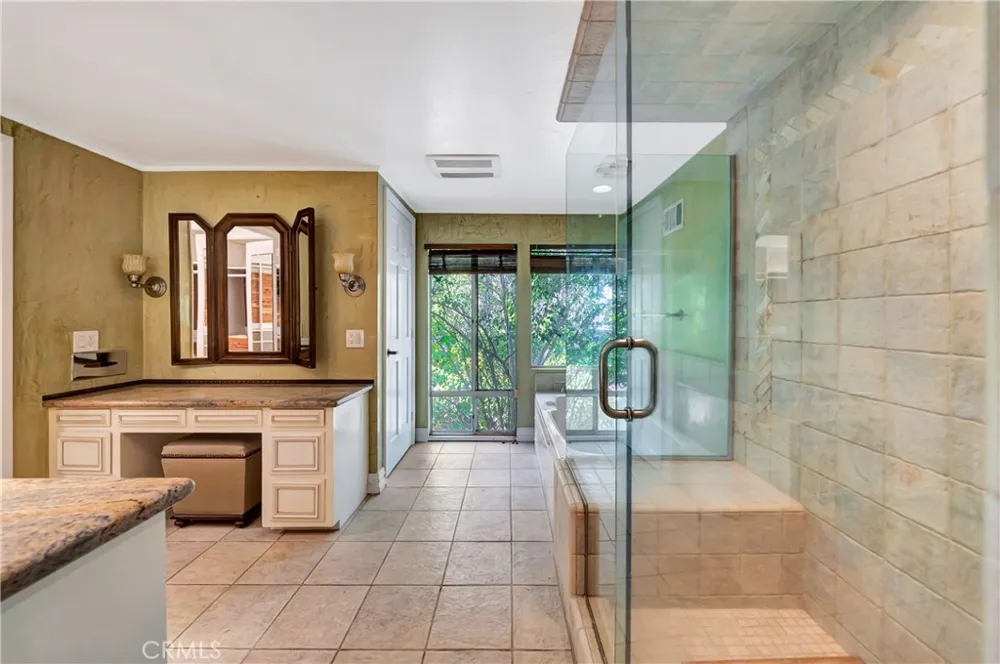 5441 Calvin Avenue Tarzana, CA 91356
