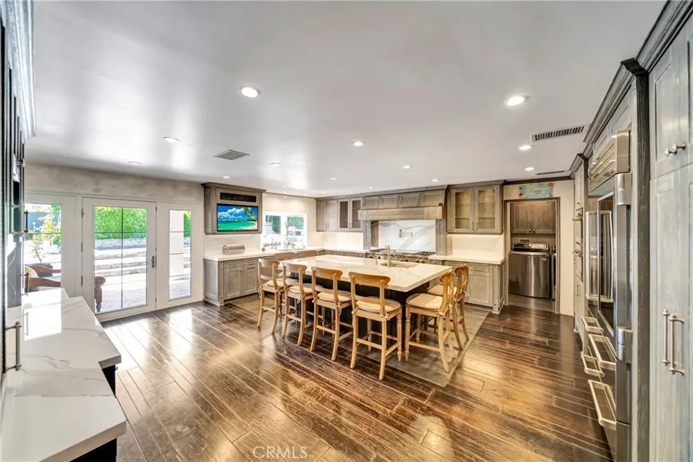 5441 Calvin Avenue Tarzana, CA 91356
