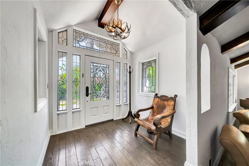 5441 Calvin Avenue Tarzana, CA 91356