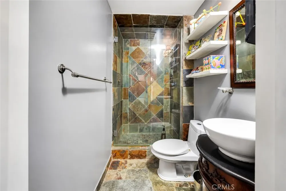 5441 Calvin Avenue Tarzana, CA 91356