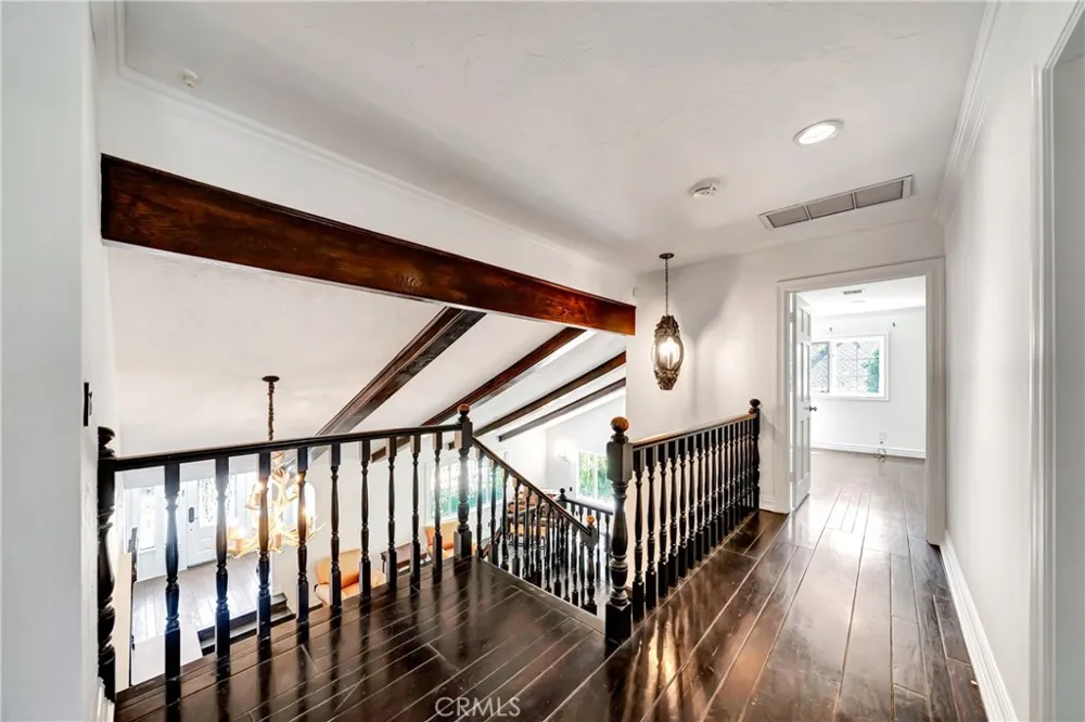 5441 Calvin Avenue Tarzana, CA 91356