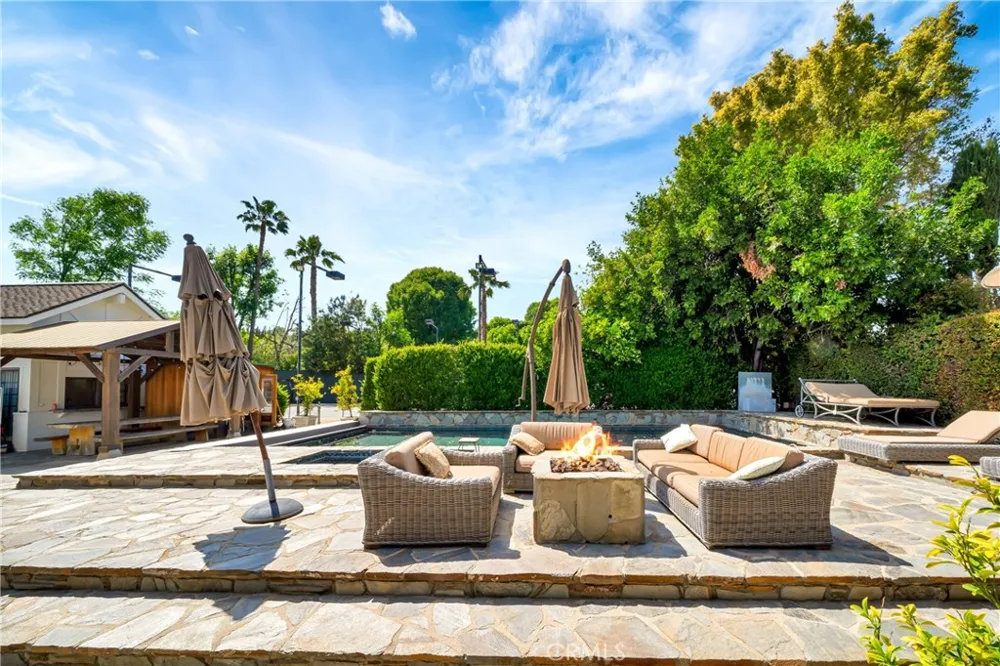5441 Calvin Avenue Tarzana, CA 91356