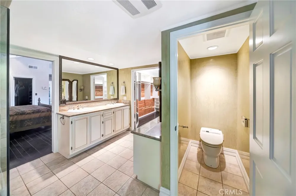 5441 Calvin Avenue Tarzana, CA 91356