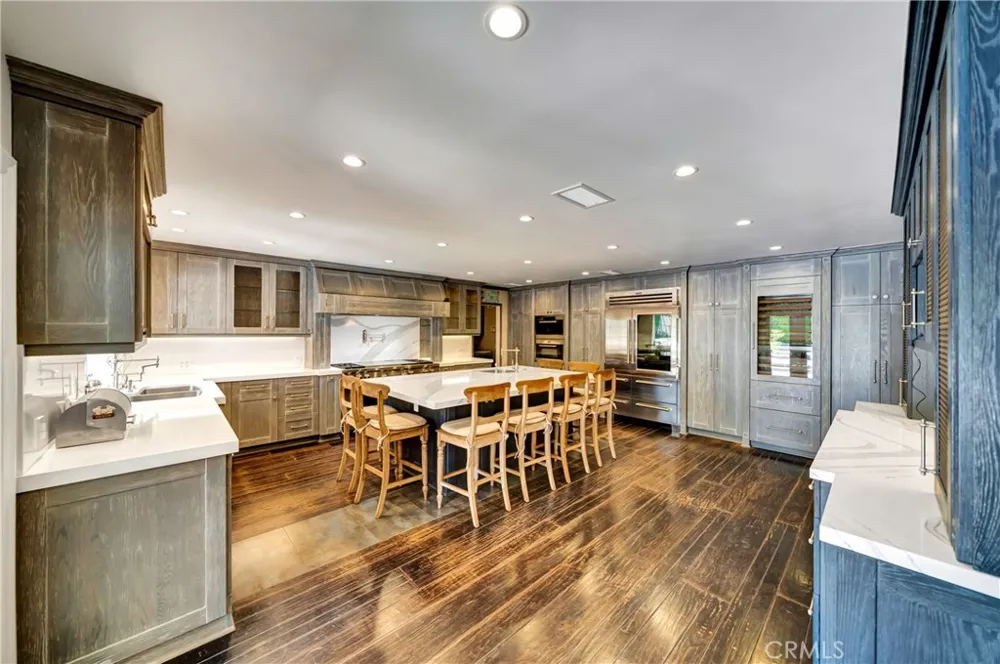 5441 Calvin Avenue Tarzana, CA 91356