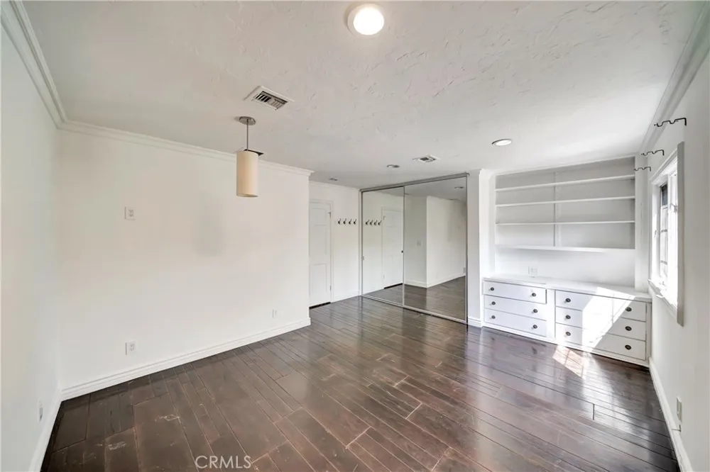 5441 Calvin Avenue Tarzana, CA 91356