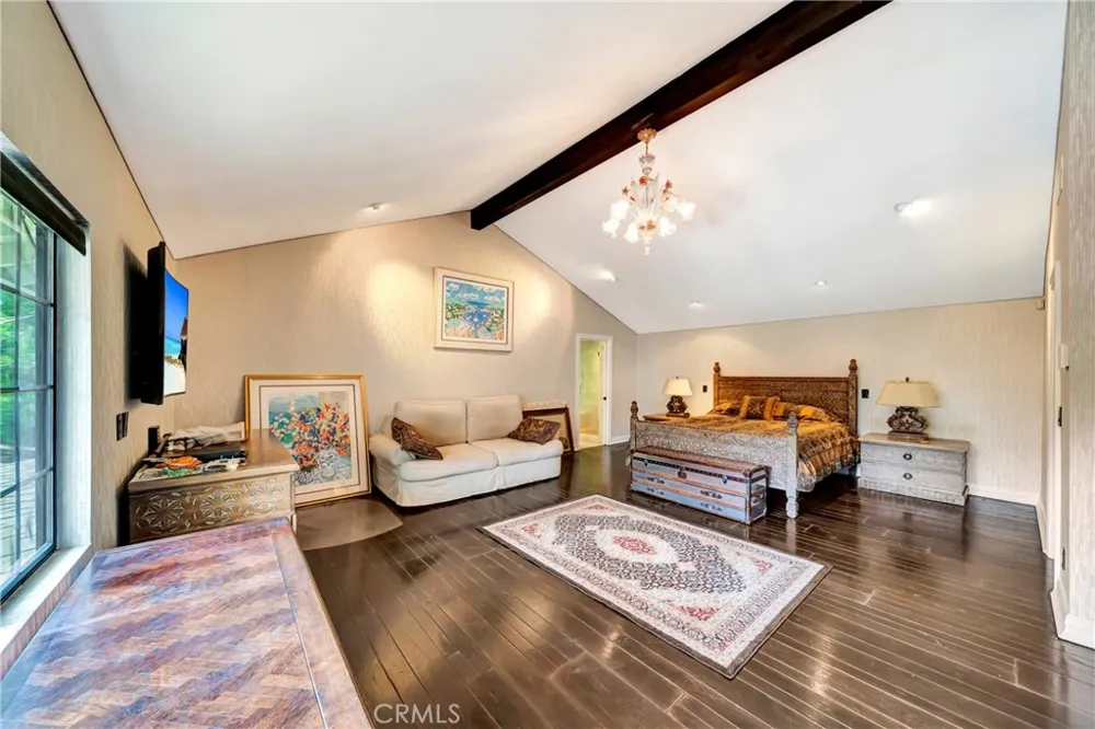 5441 Calvin Avenue Tarzana, CA 91356