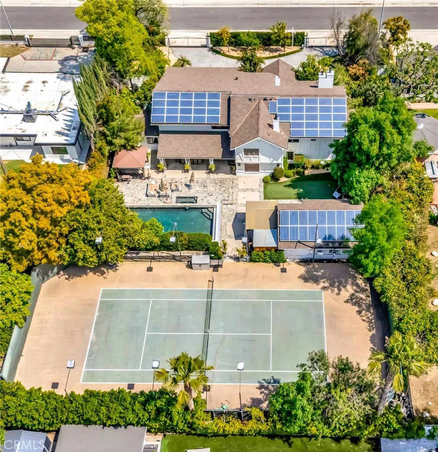 5441 Calvin Avenue Tarzana, CA 91356