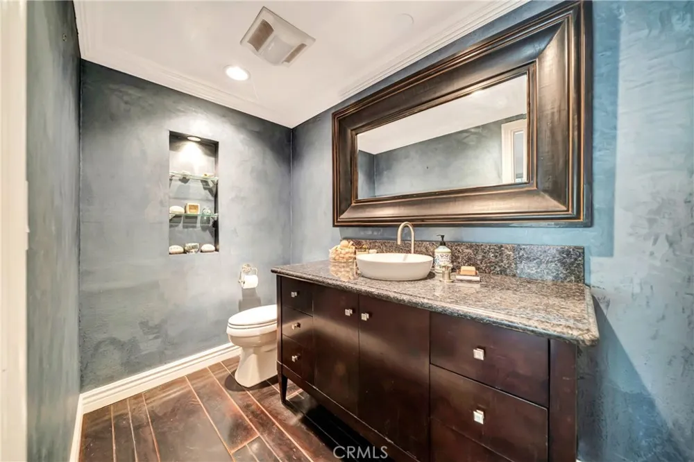 5441 Calvin Avenue Tarzana, CA 91356