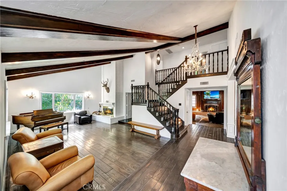 5441 Calvin Avenue Tarzana, CA 91356
