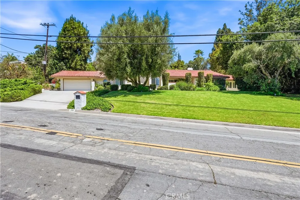 2101 Pioneer Avenue Fullerton, CA 92831