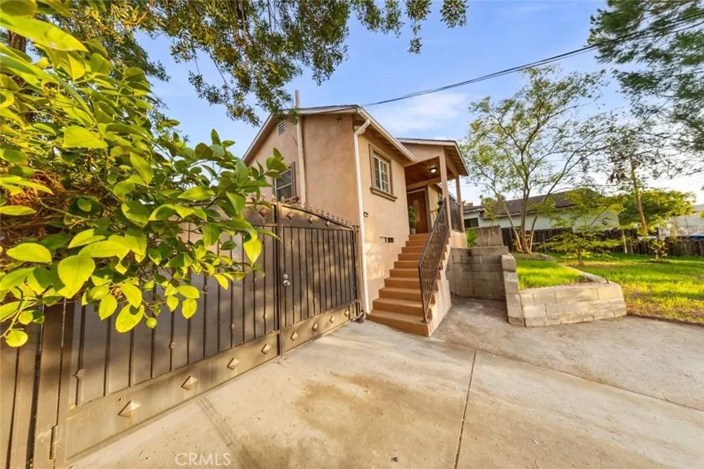 10554 Plainview Tujunga, CA 91042