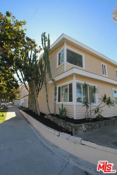 8100 W 83rd Street Playa del Rey, CA 90293