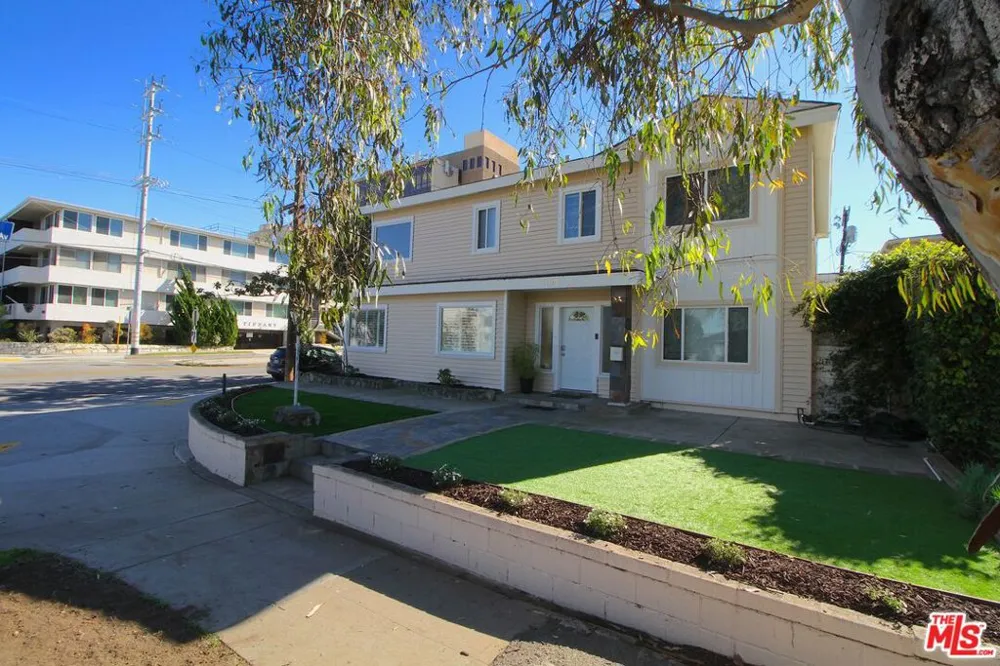 8100 W 83rd Street Playa del Rey, CA 90293