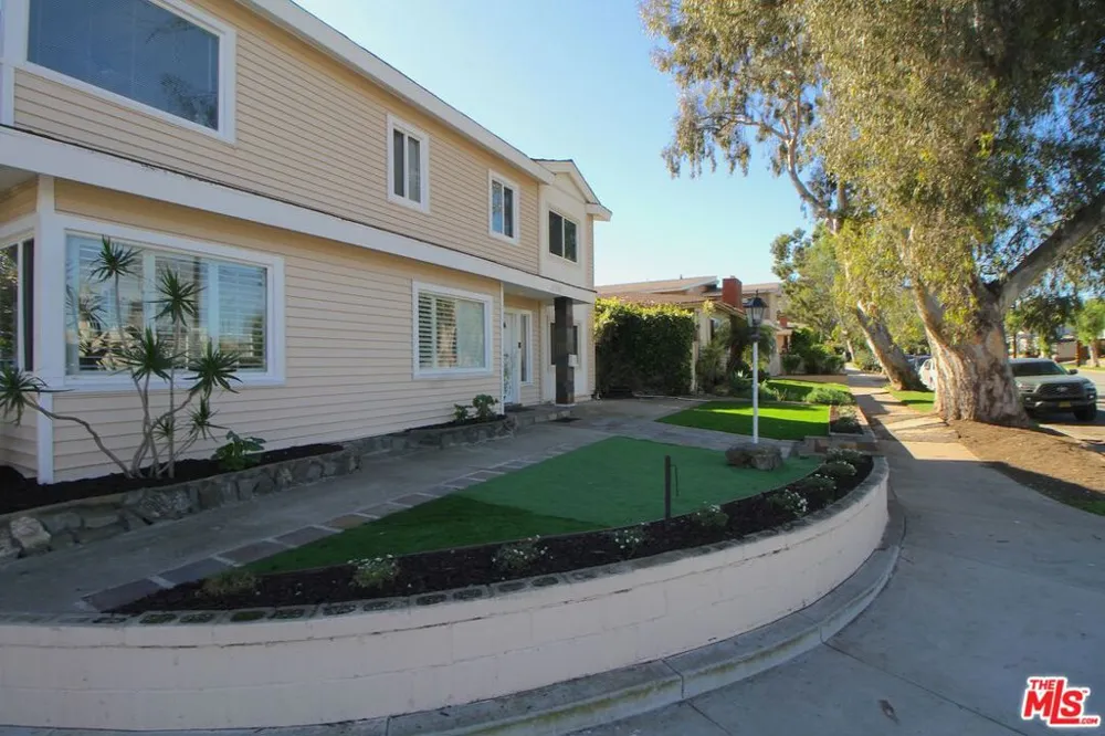 8100 W 83rd Street Playa del Rey, CA 90293