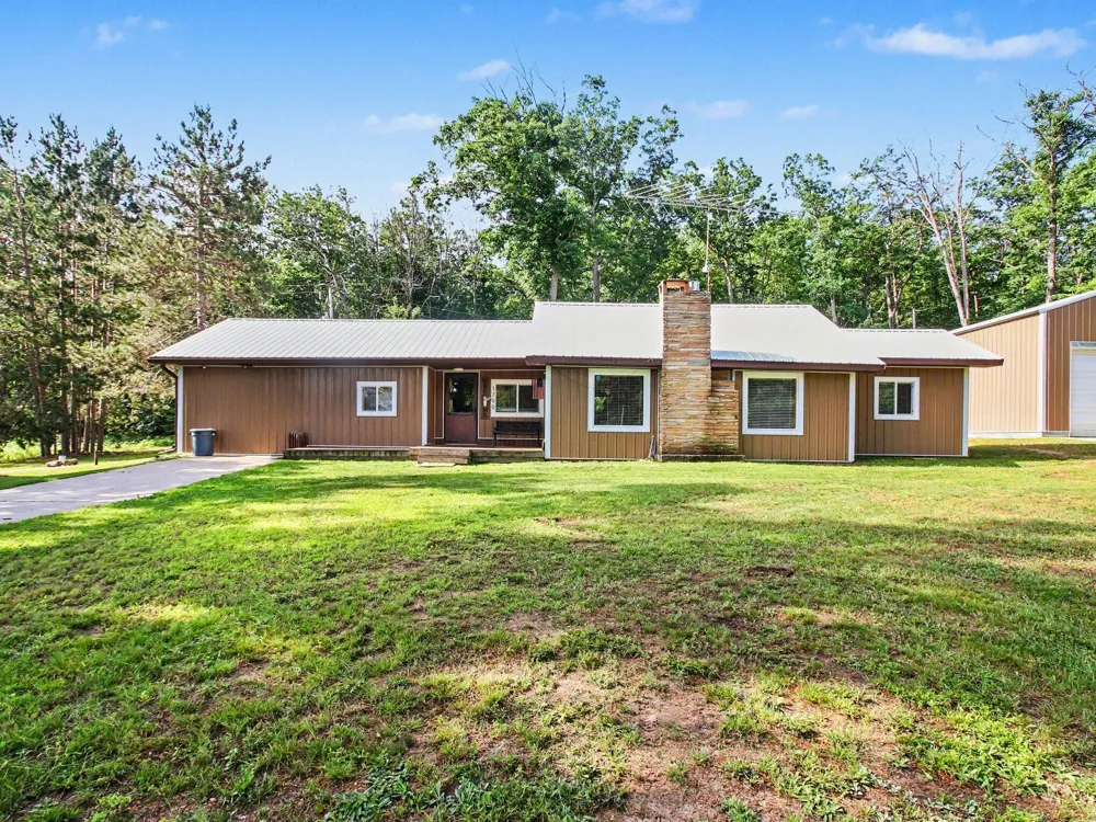 1799 W Sunset Drive Roscommon, MI 48653