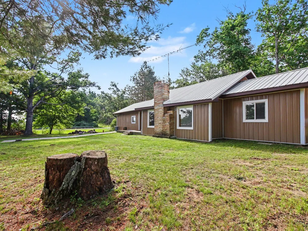 1799 W Sunset Drive Roscommon, MI 48653