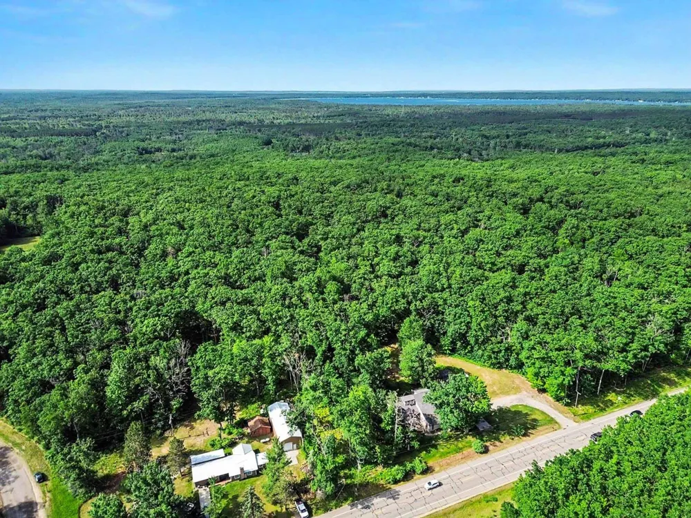 1799 W Sunset Drive Roscommon, MI 48653