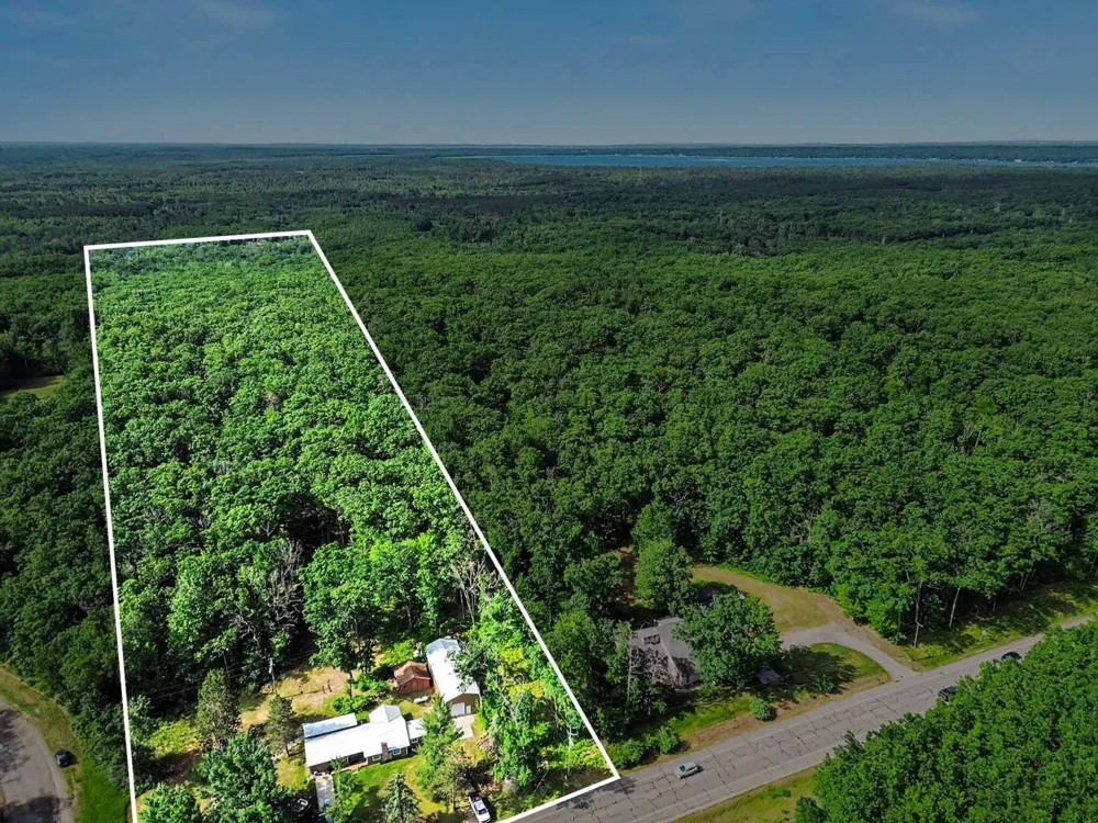1799 W Sunset Drive Roscommon, MI 48653