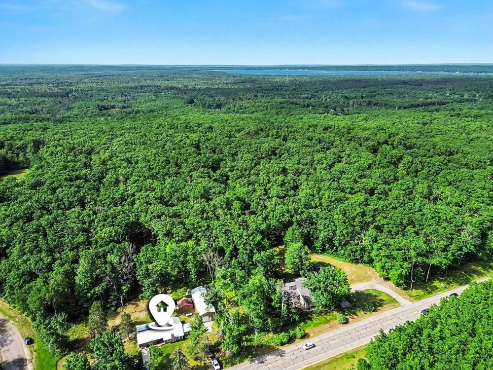 1799 W Sunset Drive Roscommon, MI 48653