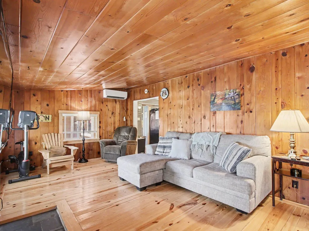 1799 W Sunset Drive Roscommon, MI 48653