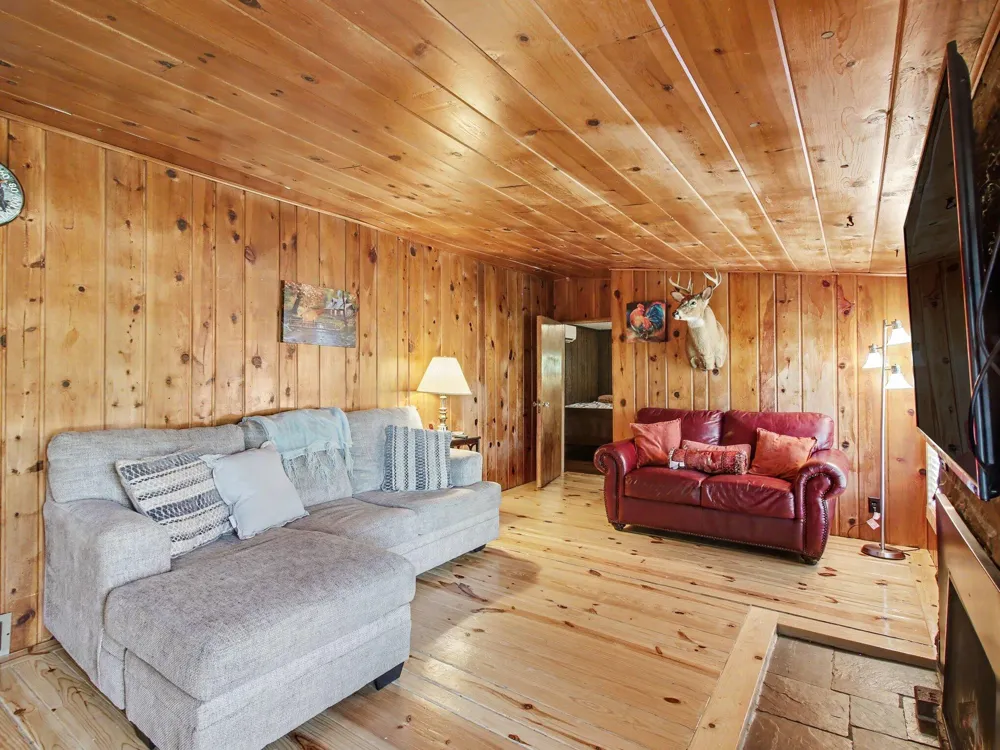 1799 W Sunset Drive Roscommon, MI 48653