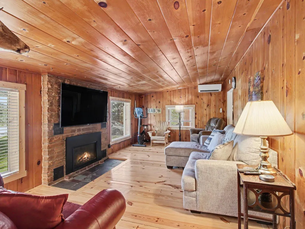 1799 W Sunset Drive Roscommon, MI 48653