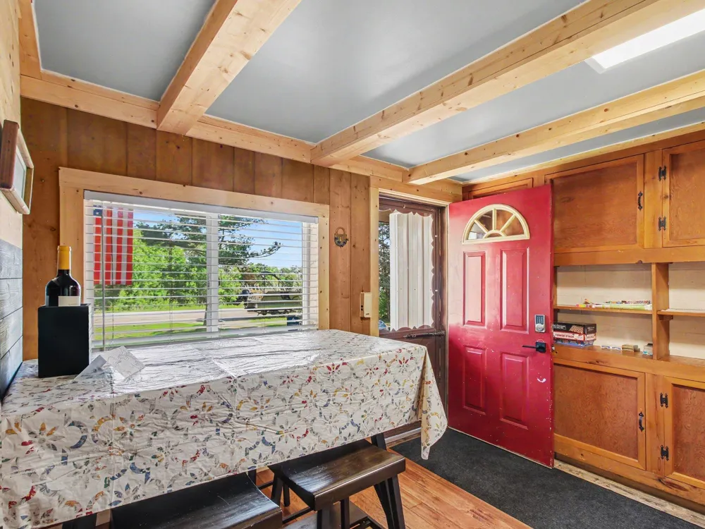 1799 W Sunset Drive Roscommon, MI 48653