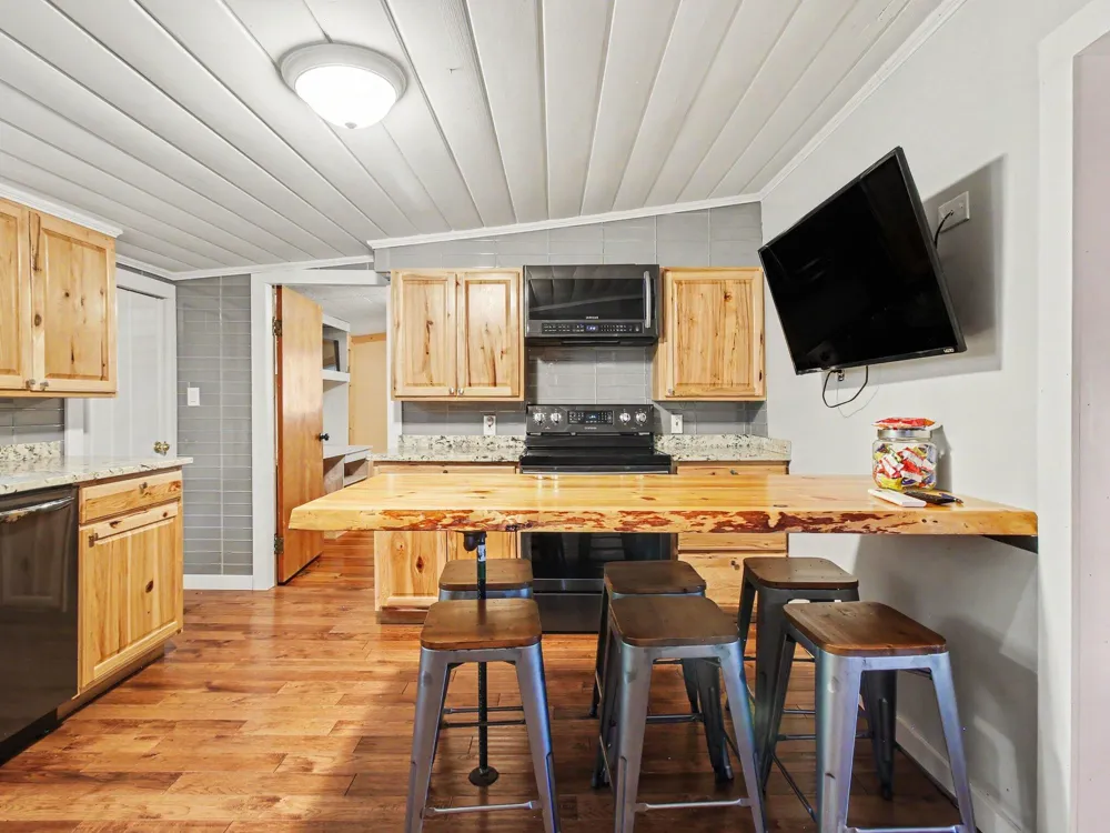 1799 W Sunset Drive Roscommon, MI 48653