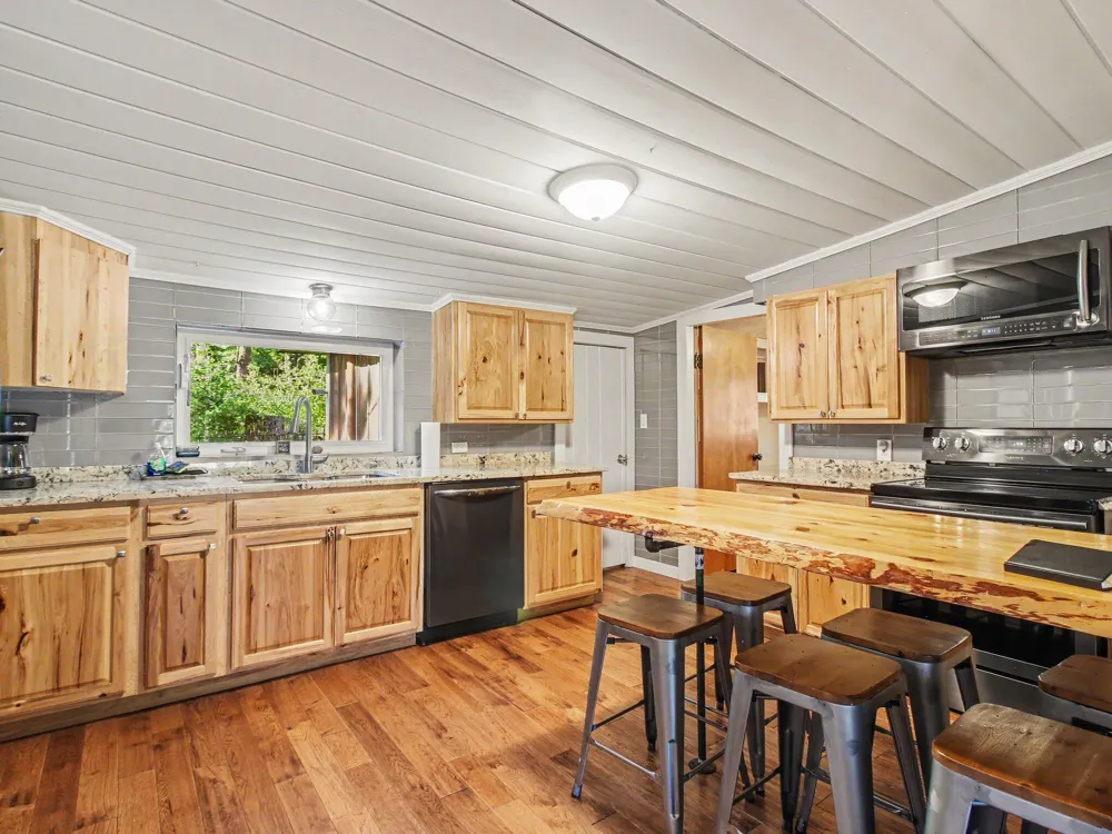 1799 W Sunset Drive Roscommon, MI 48653