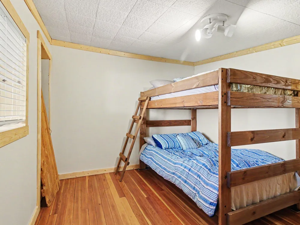 1799 W Sunset Drive Roscommon, MI 48653