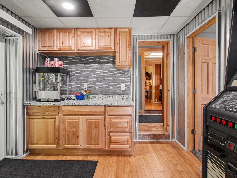 1799 W Sunset Drive Roscommon, MI 48653