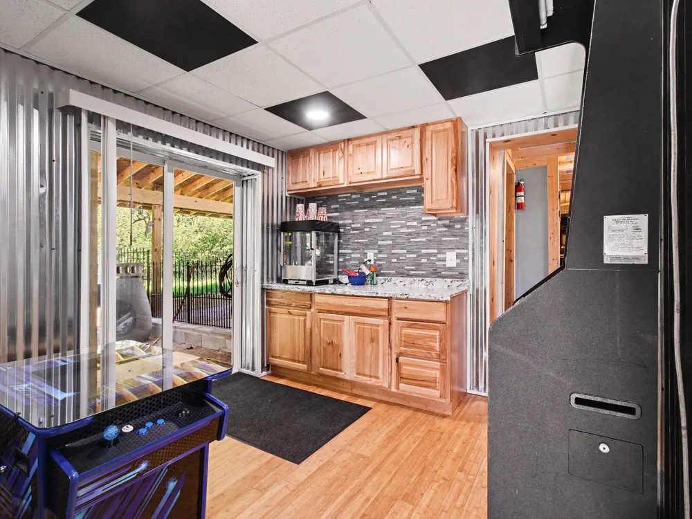 1799 W Sunset Drive Roscommon, MI 48653