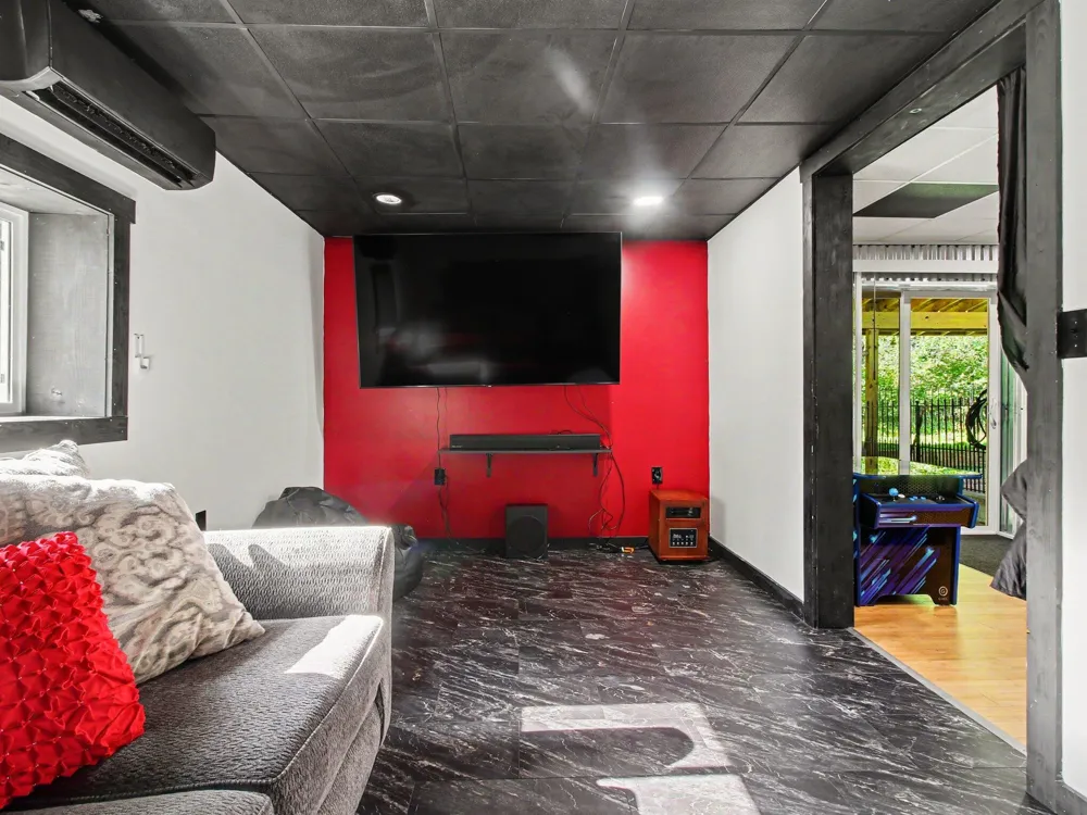 1799 W Sunset Drive Roscommon, MI 48653