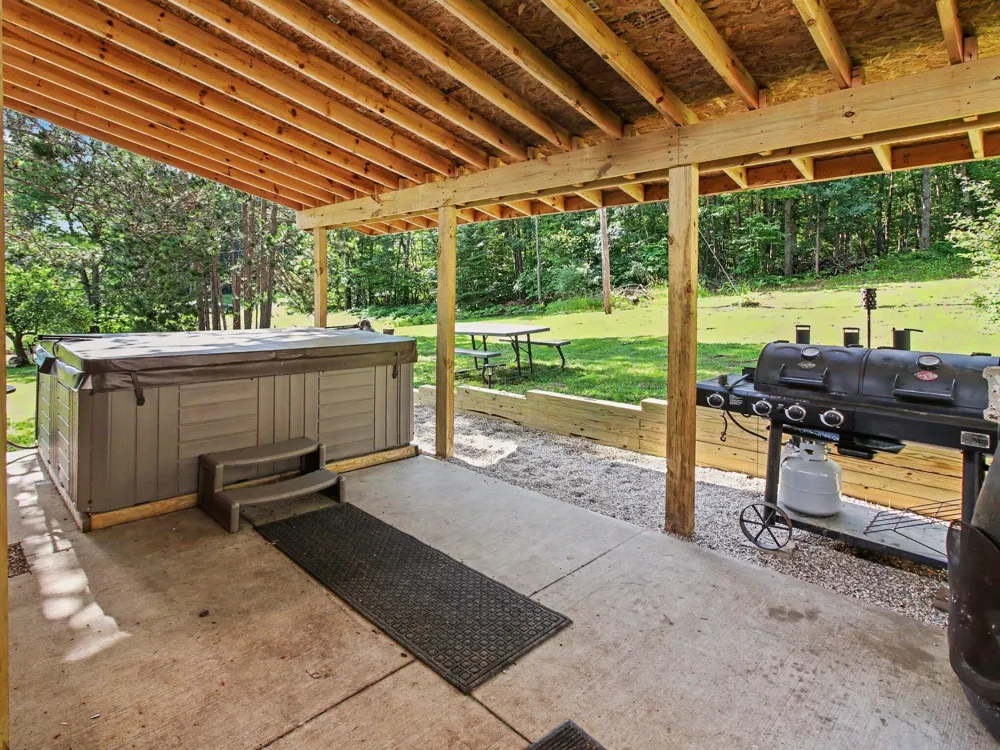 1799 W Sunset Drive Roscommon, MI 48653