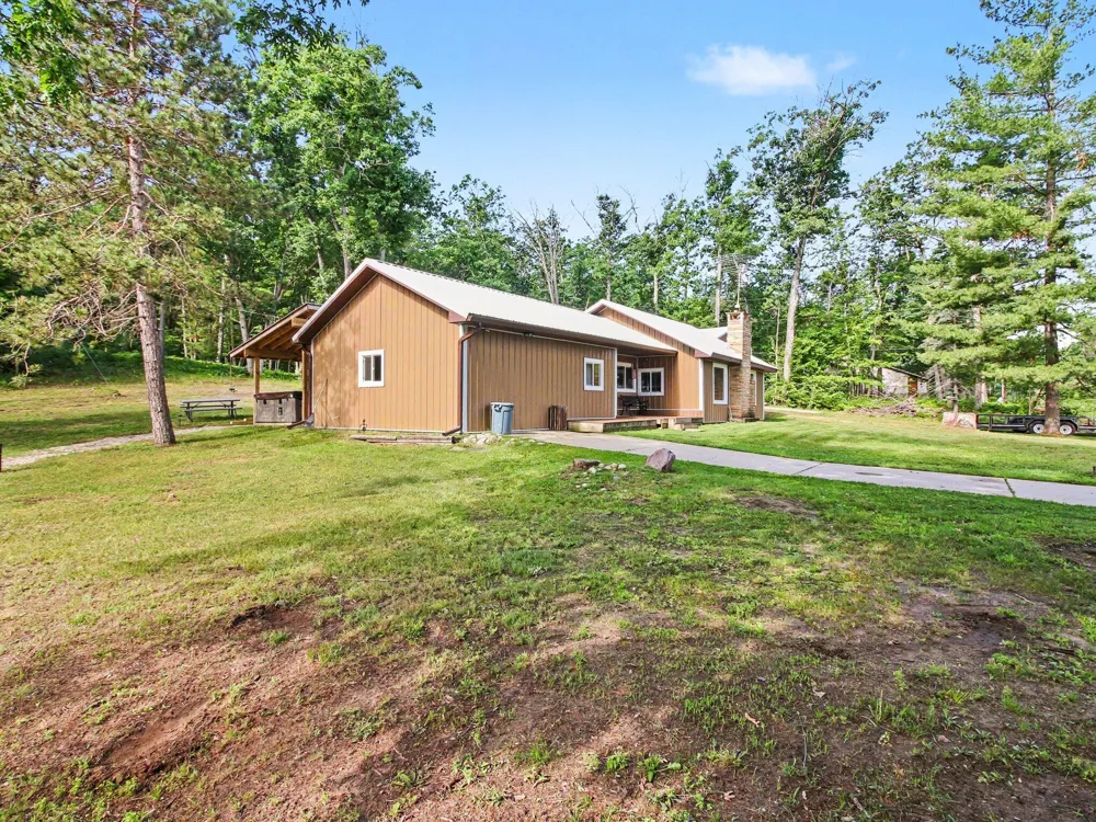 1799 W Sunset Drive Roscommon, MI 48653