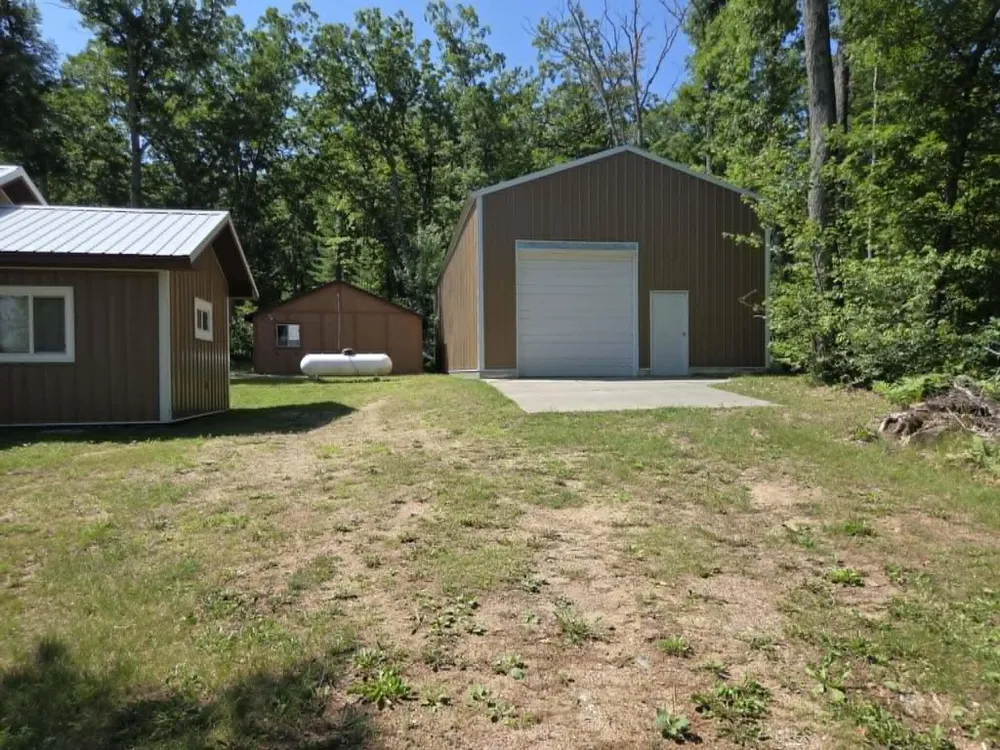 1799 W Sunset Drive Roscommon, MI 48653