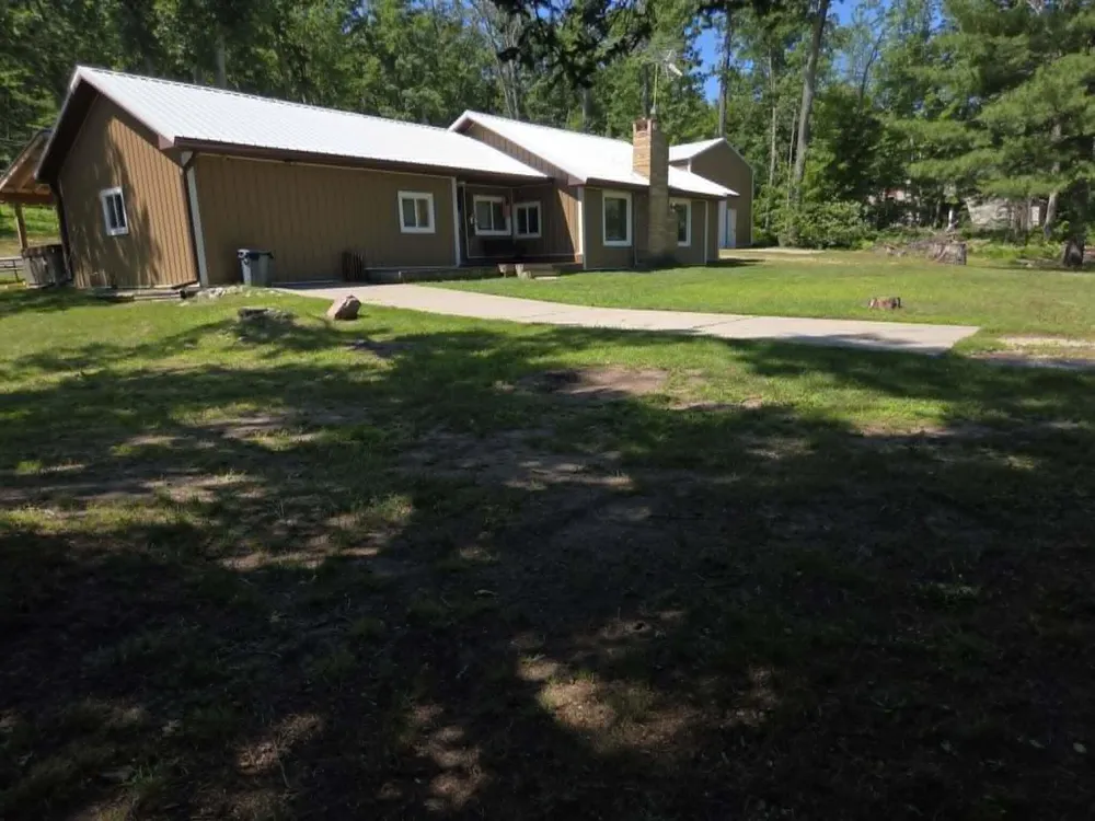 1799 W Sunset Drive Roscommon, MI 48653