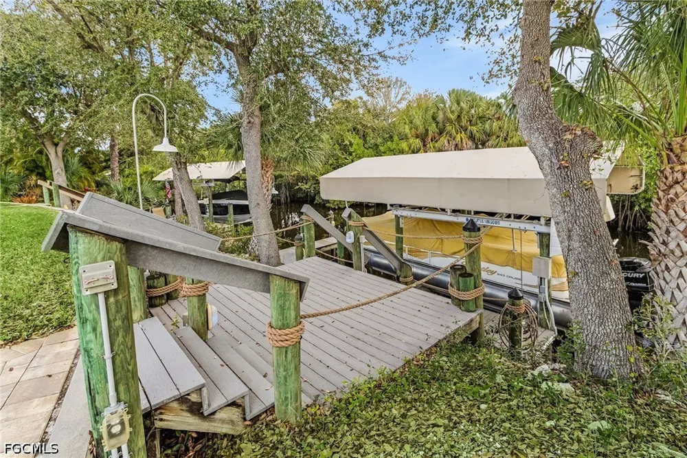 Palm Island Circle North Fort Myers, FL 33903