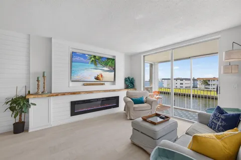 100 Paradise Harbour Boulevard #307