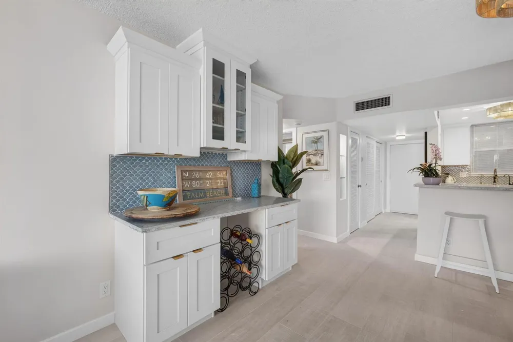 100 Paradise Harbour Boulevard #307 North Palm Beach, FL 33408