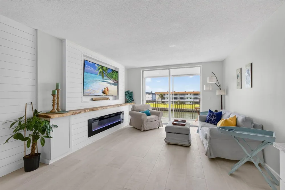100 Paradise Harbour Boulevard #307 North Palm Beach, FL 33408