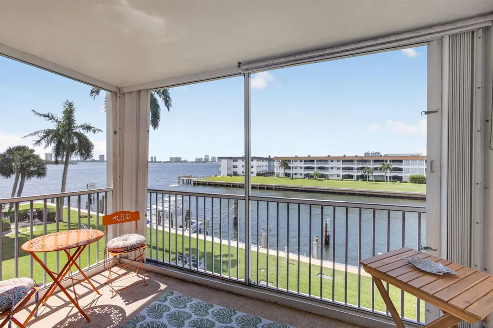 100 Paradise Harbour Boulevard #307 North Palm Beach, FL 33408