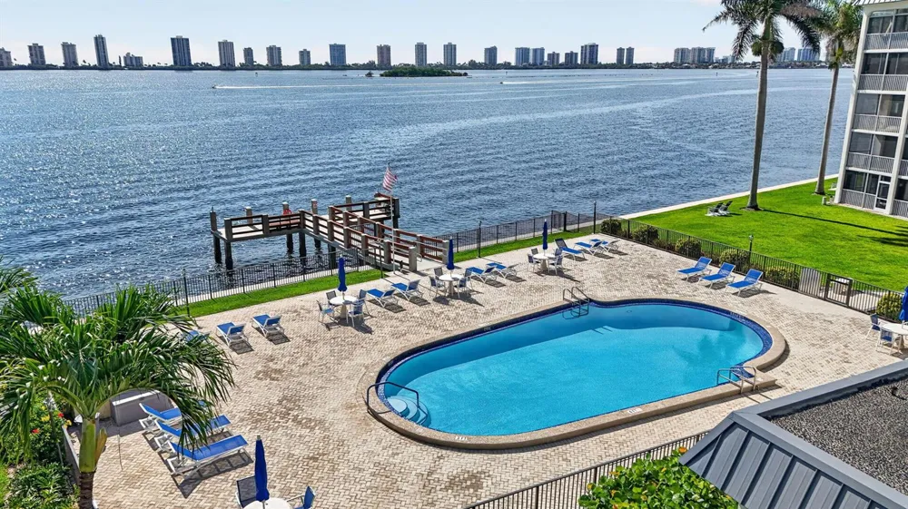 100 Paradise Harbour Boulevard #307 North Palm Beach, FL 33408