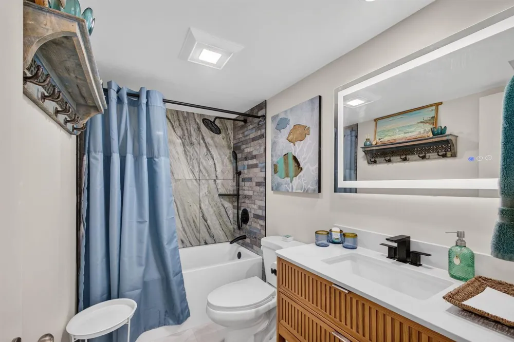 100 Paradise Harbour Boulevard #307 North Palm Beach, FL 33408