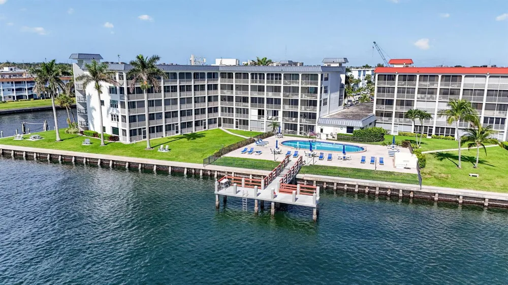 100 Paradise Harbour Boulevard #307 North Palm Beach, FL 33408