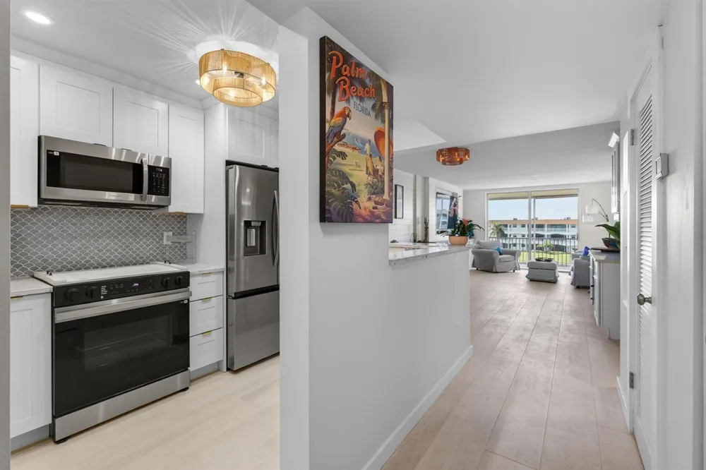 100 Paradise Harbour Boulevard #307 North Palm Beach, FL 33408