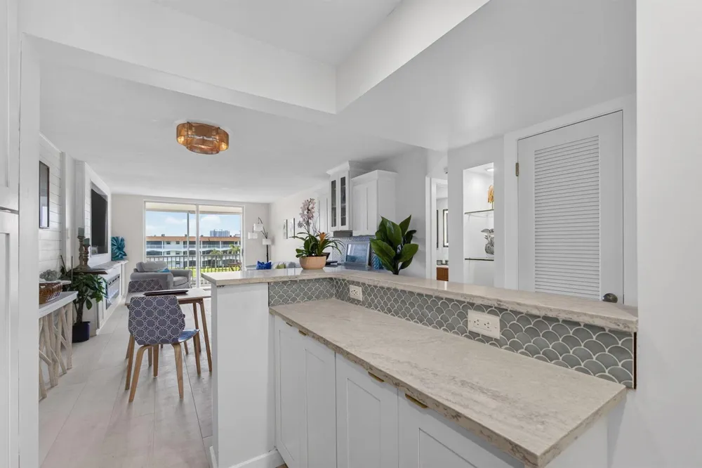 100 Paradise Harbour Boulevard #307 North Palm Beach, FL 33408