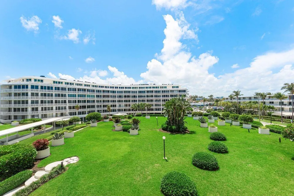 100 Sunrise Avenue #418 Palm Beach, FL 33480